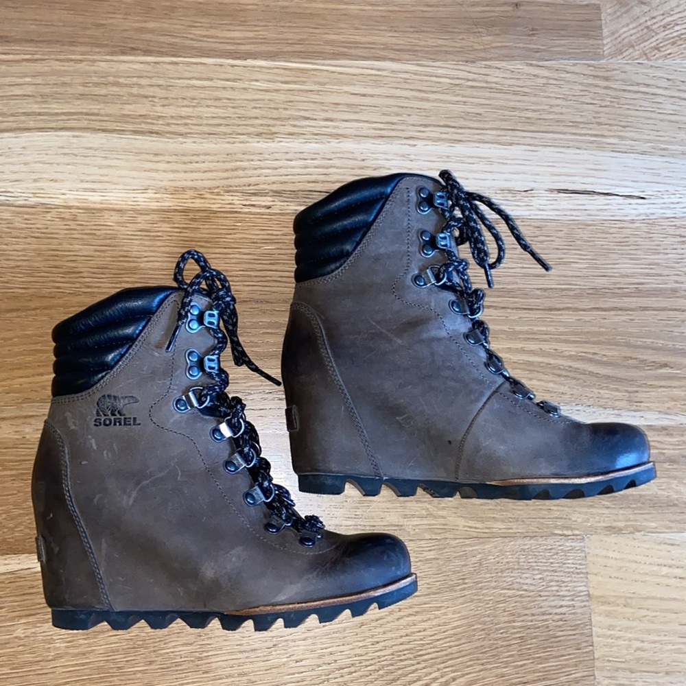 SOREL Conquest Joan of Arctic Lace Up Booties Wedges Ankle Boots Nubuck Leather